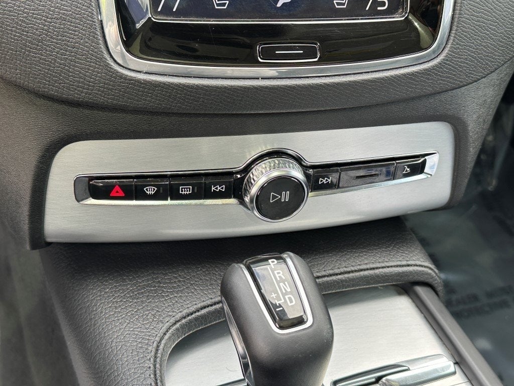 2017 Volvo XC90 T6 Momentum